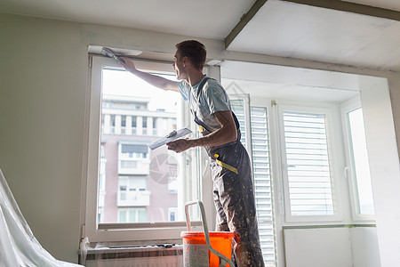 修整室内墙壁和天花板建设者工匠建筑劳动者维修画家房子工具工作服职业图片