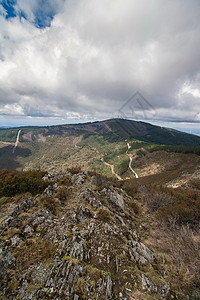 Trevim山的景观山顶多云地平线自由农村风景石头岩石乡村旅行图片