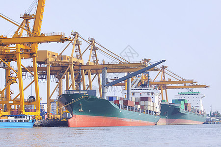 航运港口图像中的商业船舶装载集装箱用于海洋后勤造船货物载体起重机院子贸易货运码头图片