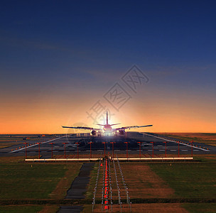 客机喷气式客机飞机接近机场跑道 准备图片