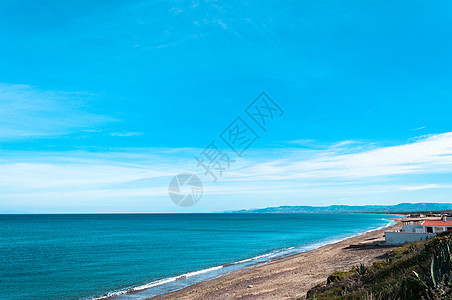 从普拉塔莫纳海滩的海景假期海岸线海浪蓝色海岸晴天风景太阳支撑旅行图片