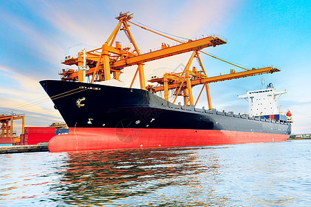 航运港口图像中的商业船舶装载集装箱用于起重机造船贸易加载货运运输血管航海进口货物图片