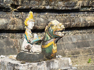 缅甸Mrauk U的宗教雕像破碎建筑学文化佛塔佛教徒宝塔塑像寺庙图片