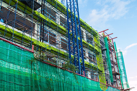 建筑工地 天空背景有起重机木板建筑学职场城市生长工作住房工程工人街道图片