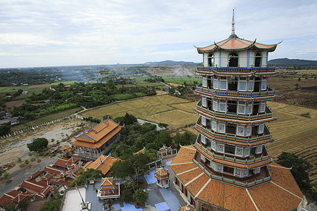 川卡布里中华塔瓦寺庙的顶部视图图片