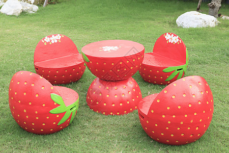 一套红色草莓花园红草莓花园室外露天庭院台 绿色草地f图片