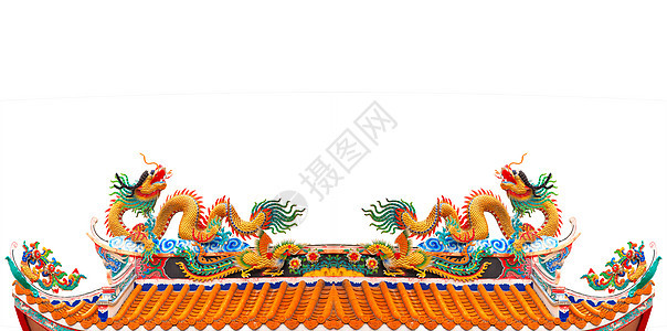 中国寺庙屋顶上的双龙文件 孤立的白后腹号图片
