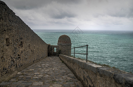 Portovenere的戏剧性天气风暴旅行废墟海景历史性游客天空建筑旅游城堡假期图片