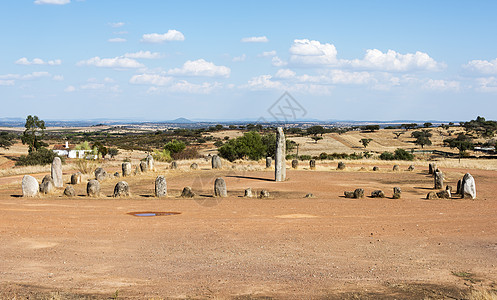 葡萄牙的门希尔石块格式竖石旅行地理巨石蓝色天空圆圈石头图片