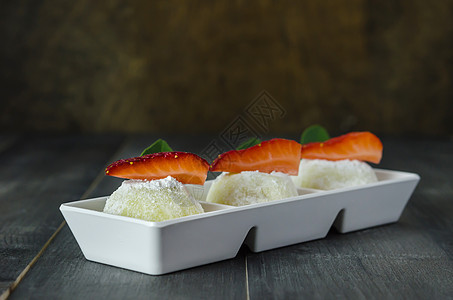 日式日本甜点红色水果食物营养传统白色美食盘子文化叶子图片