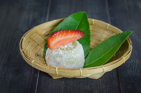 日式日本甜点小吃面包美食叶子白色营养年糕红色食物黑色图片