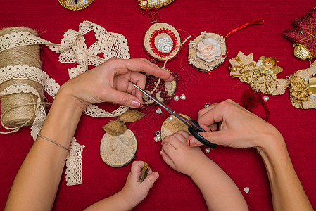 圣诞玩具和装饰品手工业手工季节材料孩子们项目庆典学校活动艺术图片