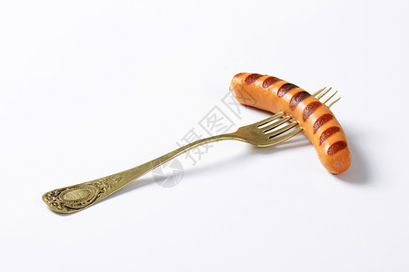 叉子上的灰色香肠鸡肉小吃食物猪肉烧烤热狗食品刀具金属午餐图片