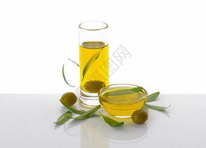 橄榄油水果玻璃杯黄色食物树叶器皿美食玻璃液体静物图片