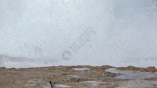 著名的冰岛蒸汽气泡二氧化硅地热轮缘喷泉火山图片