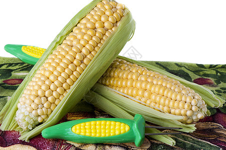 三只生玉米白色绿色桌子黄色食物蔬菜农业农场叶子棒子图片