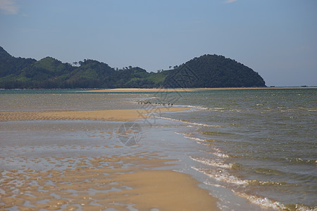 当海滩下水的时候旅游旅行蓝天水位冲淡土地图片