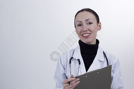 年轻女医生职业女士职员电脑女性平板长袍药品医师全科图片