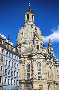 中心位于圣母教堂的Neumart广场新市场太阳教会蓝色历史性正方形历史旅游大教堂天空图片