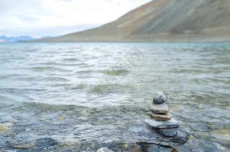 堆叠的石头旅行自然景观岩石目的地地区天空图片