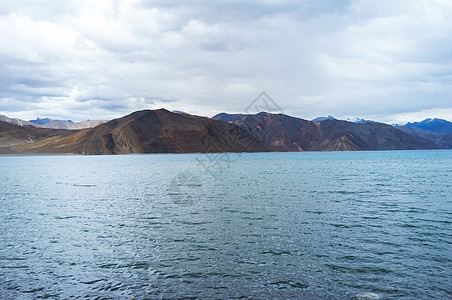 班公湖曹庞湖湖岩石目的地石头地区自然景观旅行天空背景