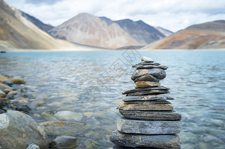 堆叠的石头岩石自然景观地区旅行天空目的地图片