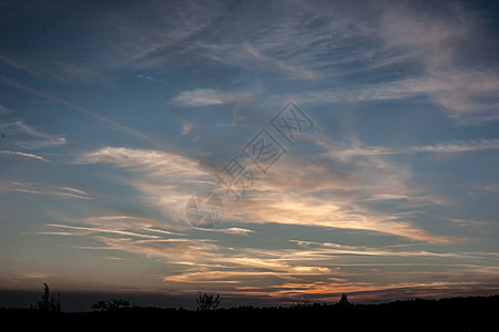 德国巴伐利亚黎明天空日出森林日落太阳图片