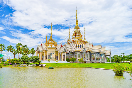 泰王国金子文化公园祷告蓝色天空吸引力场景旅游游客图片