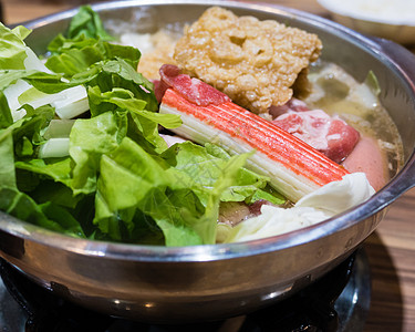 台湾传统热锅盘子烹饪海鲜食物豆腐美食蔬菜图片