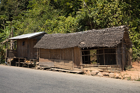 安达西贝地区的非洲疟疾小屋荒野贫困村庄农村平房国家乡村稻草异国苦难图片