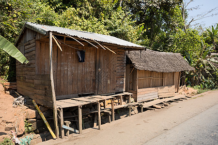 安达西贝地区的非洲疟疾小屋乡村茅屋稻草热带国家部落情调荒野窝棚异国图片