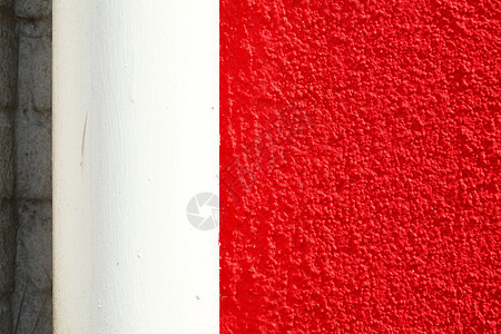 红房子墙红色关节草地石墙建筑水管排水管白色杂草管道图片