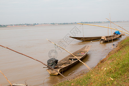 龙川的自然景观 有渔船木头钓鱼场景蓝色旅行文化反射天空码头渔夫图片