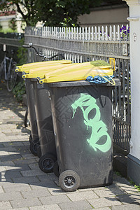循环回收箱垃圾垃圾箱食物塑料垃圾桶黄色回收背景图片