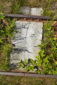 木制铁路枕木木头草地轨道系统联盟铁轨机械火车木枕图片