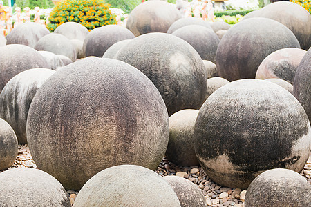 特写日本花园的石碑石头公园异国灰色圆形卵石黑色花园团体方式图片