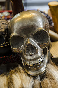 在一个纪念品店里古董骨骼旅游文化装饰品销售艺术购物市场青铜图片