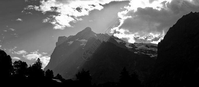 伯尔尼奥伯兰 阿尔卑斯山的瑞士山脉冰川旅行僧侣场景薄雾天空顶峰风景森林蓝色图片