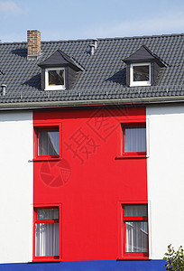 红房墙烟囱酒店房子屋面灰色屋顶红色石头窗户图片