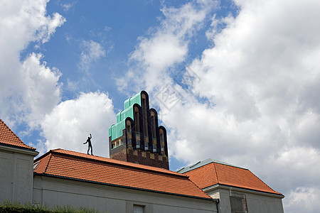 达姆施塔特的婚礼塔和艺术人物地标蓝色地方新艺术殖民地吸引力建筑学艺术家天空图片