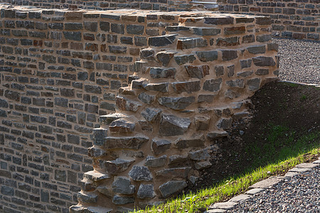 Hardenberg城堡上旧型状的旧石墙风格花园结构城市建筑岩石城墙宝石堡垒防御图片