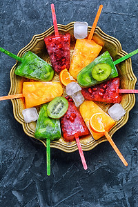 夏季冰淇淋加水果红色食物香草糖浆浆果橘子粉色甜点石板奇异果图片