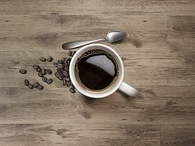 配汤匙的咖啡泥和木桌上的咖啡豆图片