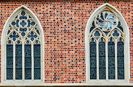 哥特教堂装有彩色玻璃的窗户图片