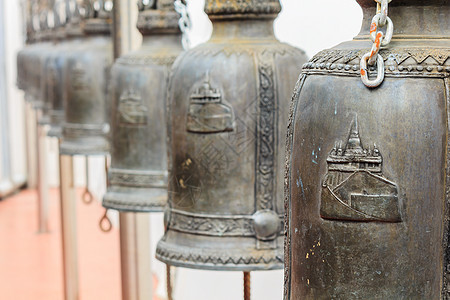 泰国佛教寺庙的钟声特写佛教徒古董文化旅行历史性金属团体传统金子艺术图片