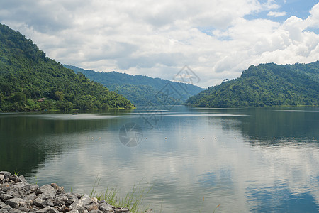 昆丹普拉坎江大坝旅游岩石环境旅行天空日光绿色蓝色图片