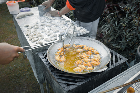 煮深炸面粉棍图片