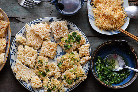 越南街头食物 可香茶青烟香肠盘子油炸美味美食休闲干饭安全猪肉食品图片