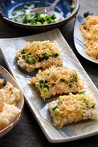 越南街头食物 可香茶青烟背景盘子干饭美食食品香肠美味安全零食猪肉图片