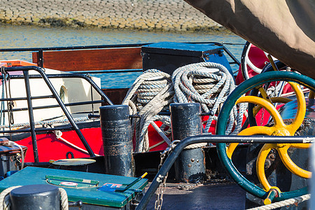 荷兰的古董钢钢帆船海洋金属桅杆船只甲板帆布绳索纤维客船木头图片